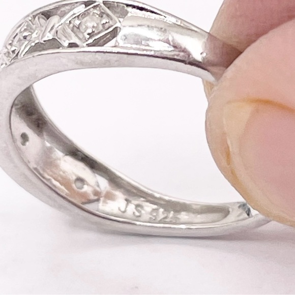 Size 6 Diamond chips 925 Sterling Silver Ring - Picture 5 of 8